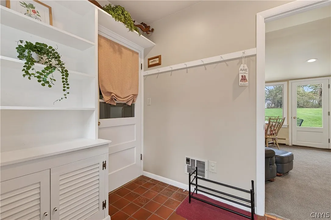 3 bed, 2.0 bath, 1768 sqft, $2,450 — Photo 4