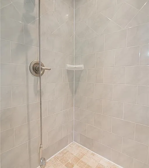 4012 Erin Dr — Photo 46