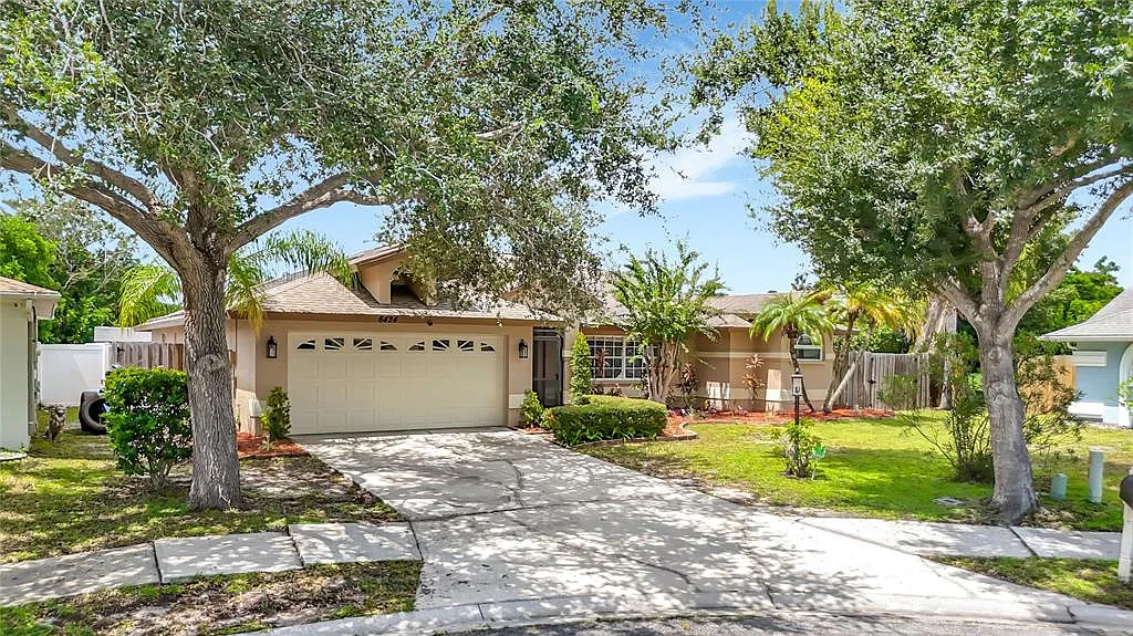 3 bed, 2.0 bath, 1990 sqft, $3,200 — Photo 3
