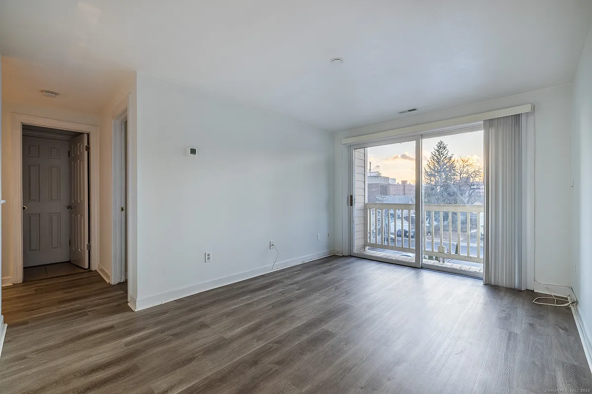 Building Photo - 980 Lindley St #304F