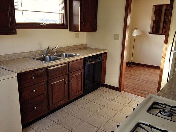 5th image of 263 N Ashland Ave