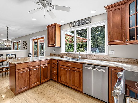 4th image of 28 Ashley Cir