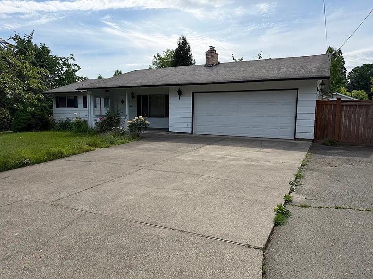 4385 SW 202nd Ave — Photo 2