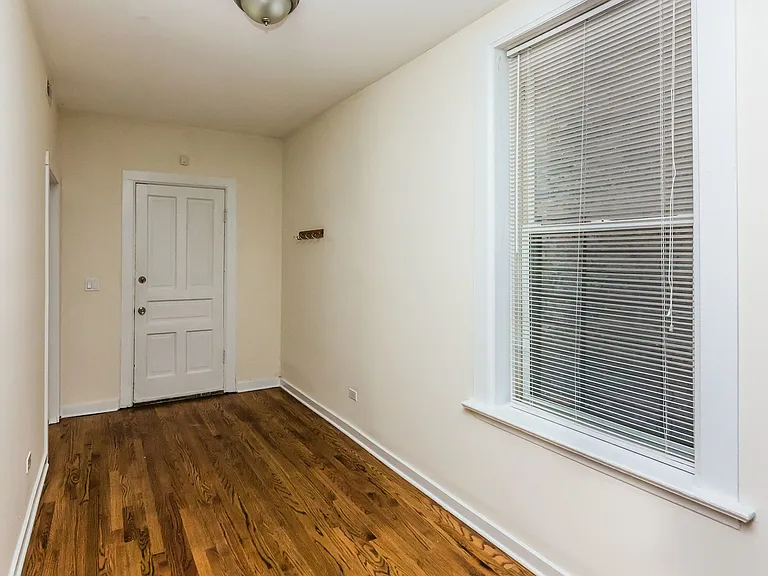 1827 N Hermitage Ave #BF — Photo 4