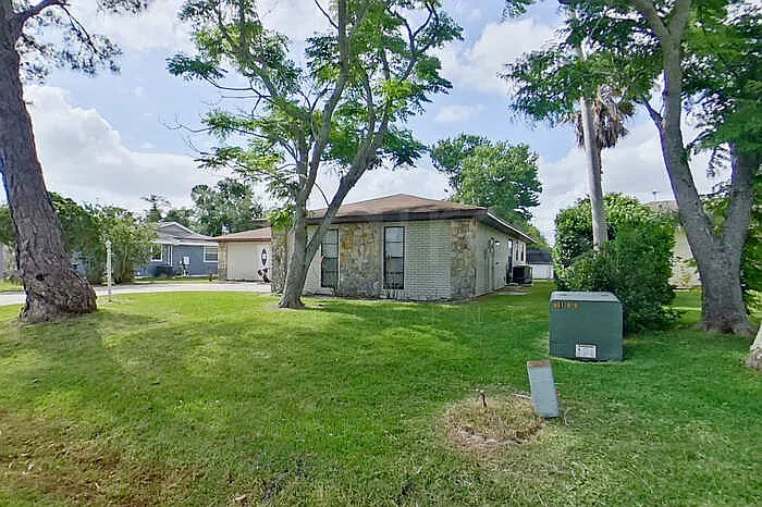 Building Photo - 308 Wildwood Dr