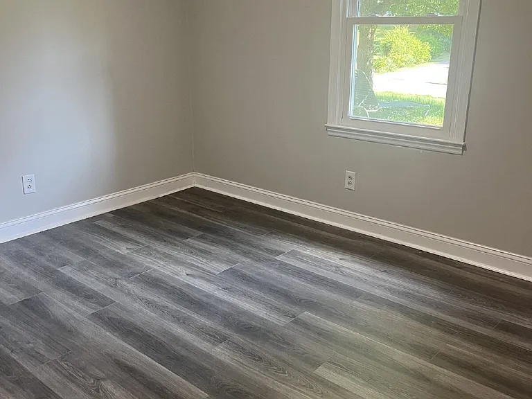 4749 Eastwin Dr — Photo 5
