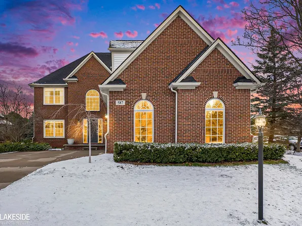 587 Bay Pointe Dr, Oxford, MI 48371