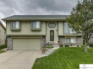 14722 Sahler St, Omaha, NE 68116