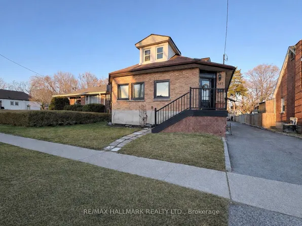 137 Rosehill Blvd, Oshawa, ON L1J 5G8