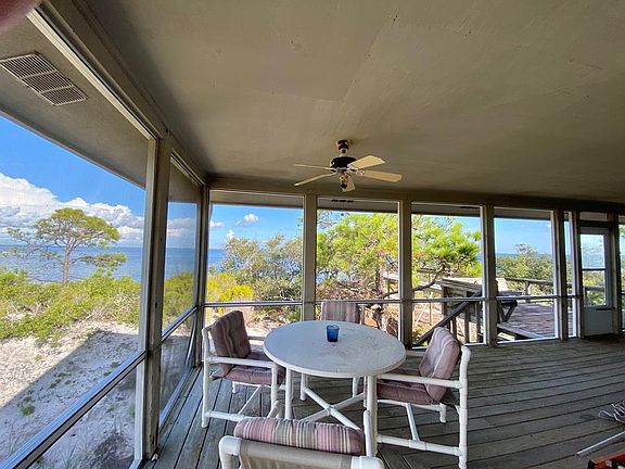 5th image of 943 Bay Dr