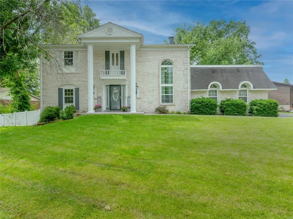 5352 Camelot Estates Dr, Saint Louis, MO 63129