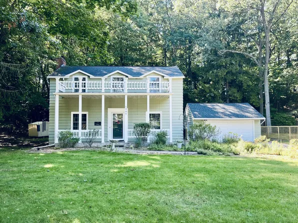 1905 Crestwood Ln, Muskegon, MI 49441