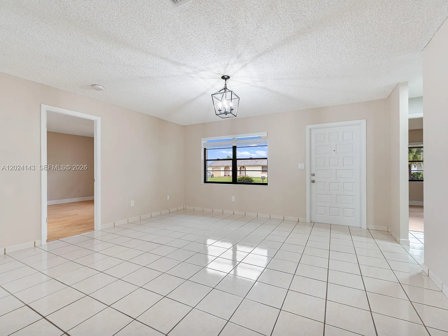 4 bed, 2.0 bath, 1330 sqft, $3,700 — Photo 2