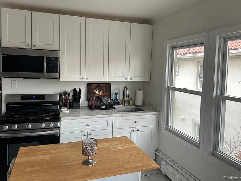 61 W Walnut St #UPPER — Photo 4