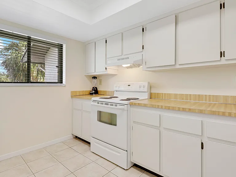 1600 NE Dixie Hwy #10-203 — Photo 7