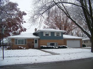 208 S Jane Dr, Elgin, IL 60123