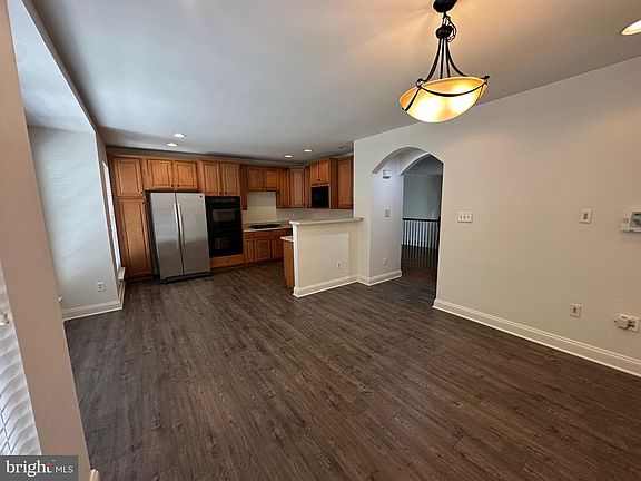 3rd image of 21844 Ladyslipper Sq