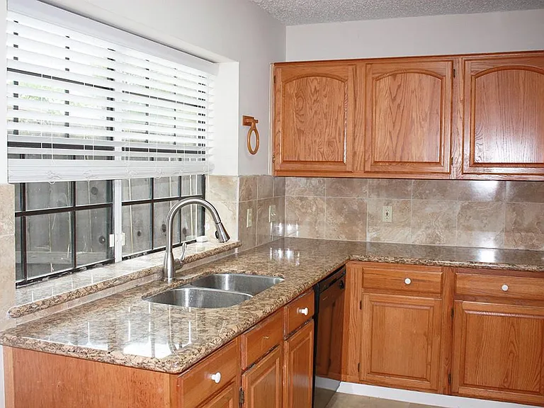 2319 Mill Creek Dr — Photo 4