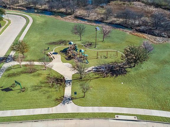 3rd image of 8916 Devonshire Dr