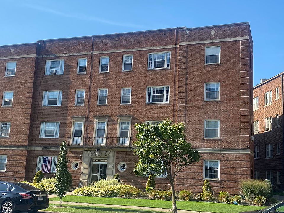 1st image of 12039 Edgewater Dr #403