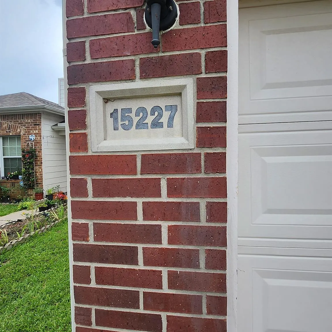 3 bed, 2.5 bath, 2265 sqft, $1,950 — Photo 2