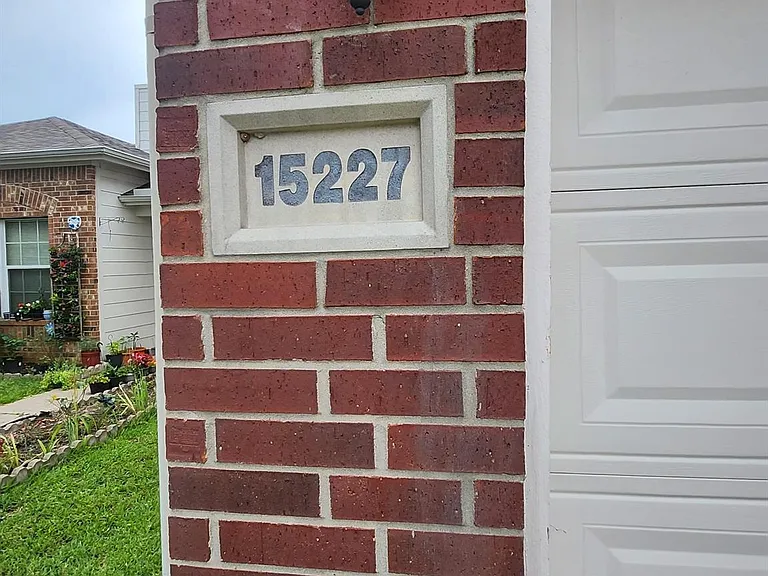 15227 Mission Oak Dr — Photo 2