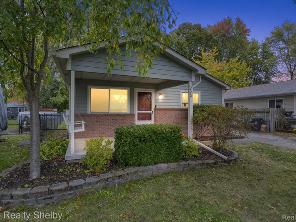 920 Liberty St, Algonac, MI 48001