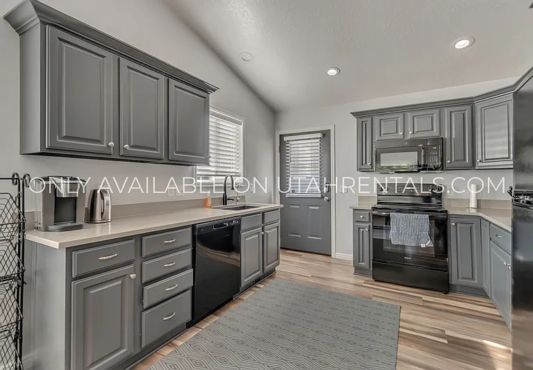 232 W 200 N — Photo 8