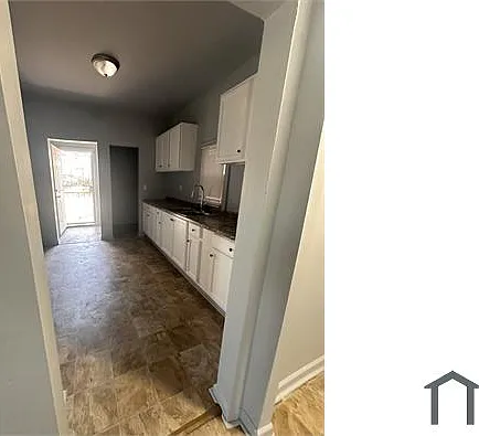 558 Holbrook St — Photo 6