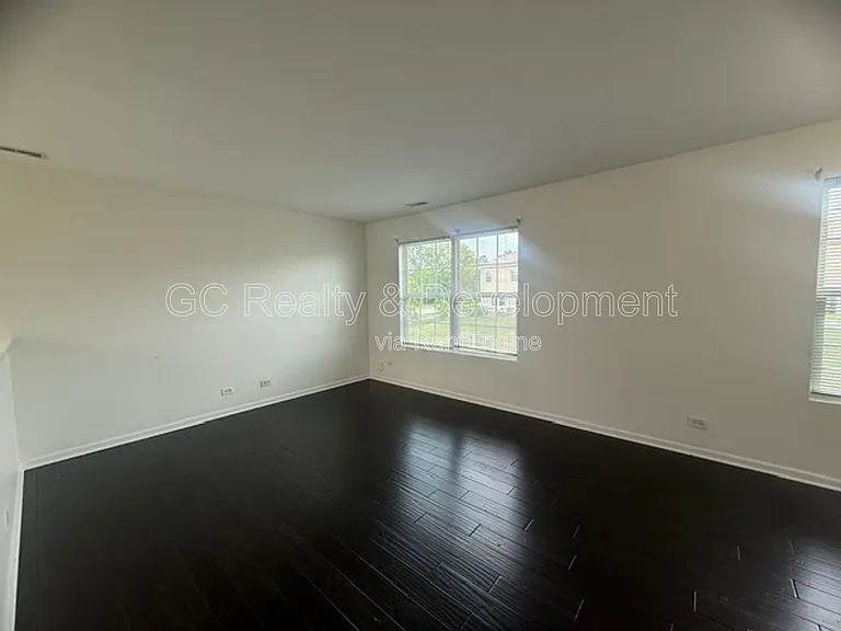 1064 Turin Dr — Photo 5