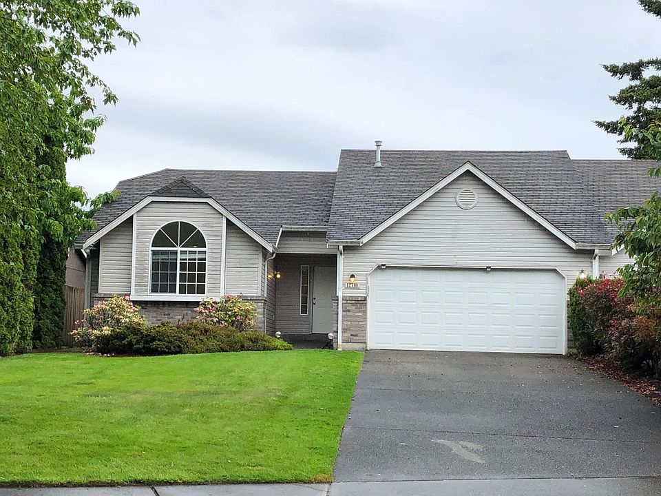 3 bed/2 bath/2 car garage single story home with great curb appeal