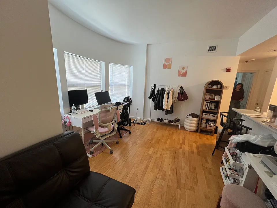 636 Beacon St #600