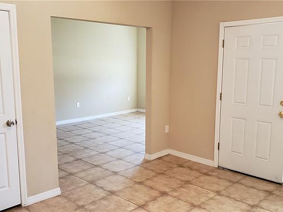 5th image of 3809 Valley Tree Dr