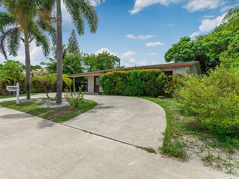 2831 N Seacrest Blvd #A — Photo 2