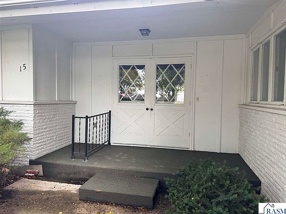 2nd image of 15 10th St SE