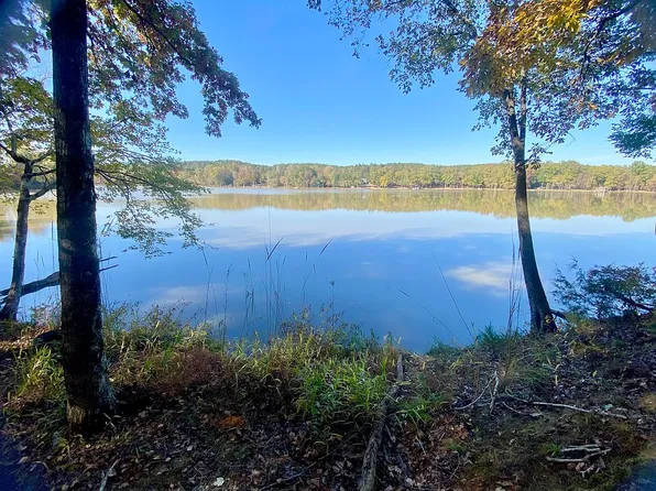 409 Terrapin Pointe Rd, Hodges, SC 29653