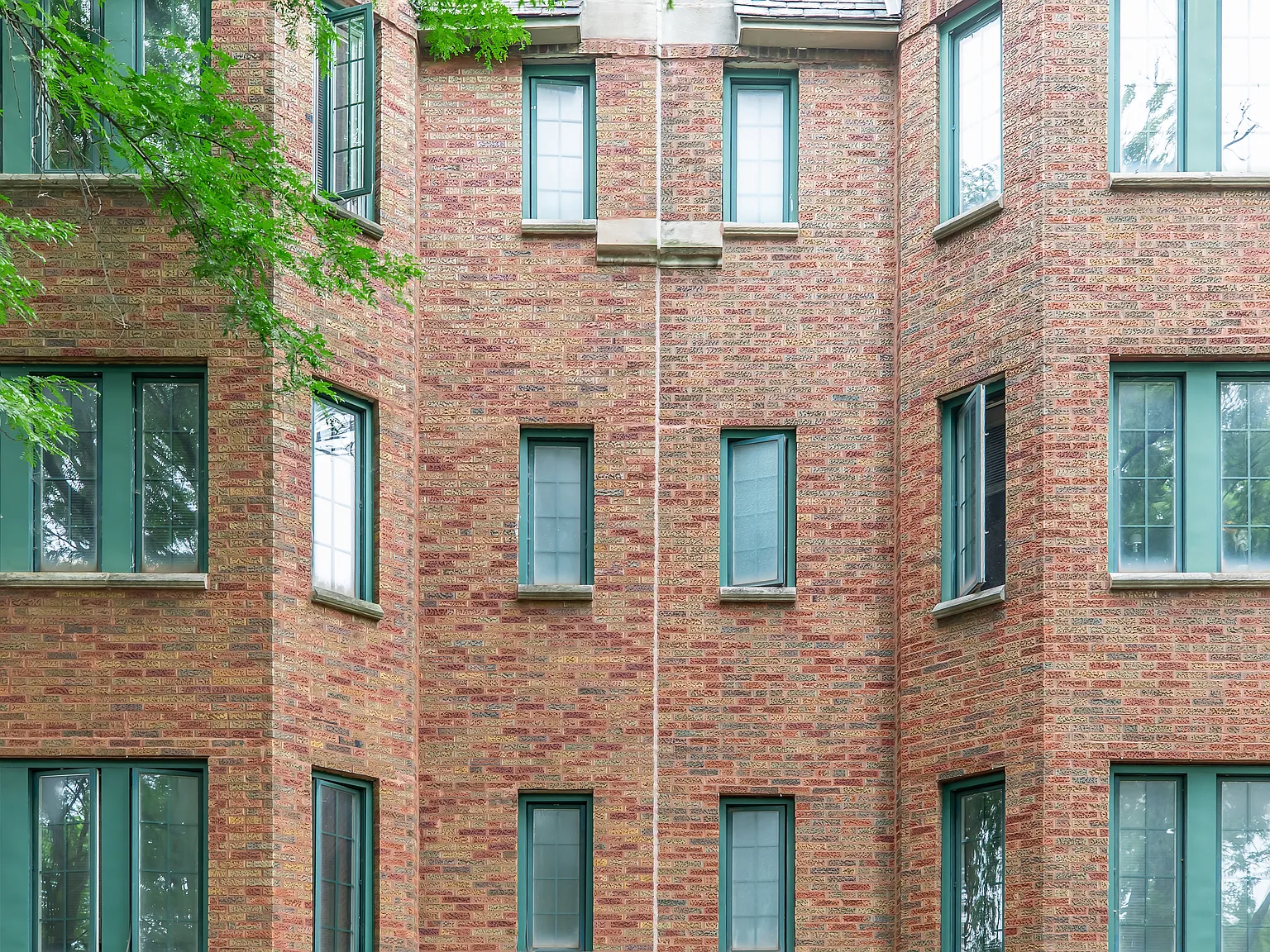 Highlands Tudor Manor - A 55+ Community — Photo 2