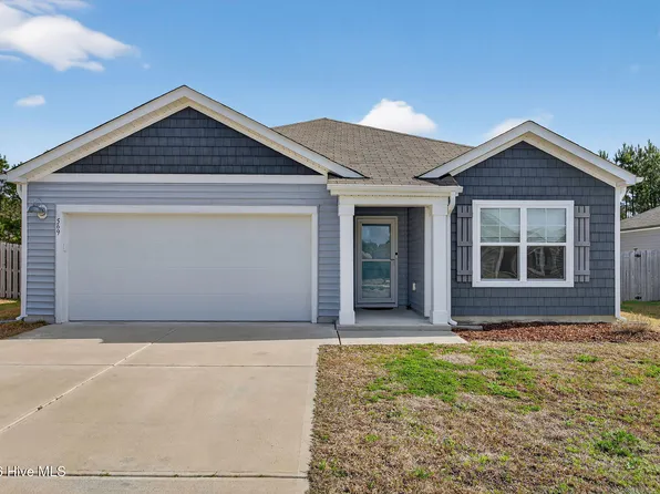 569 Draymore Drive NE, Leland, NC 28451