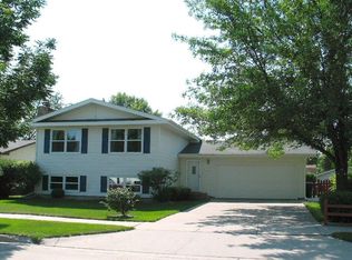 719 Central Plains Ct, Grand Forks, ND 58201