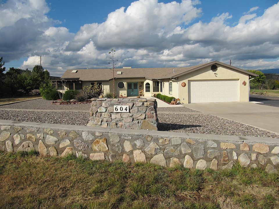1st image of 604 Country Club Dr