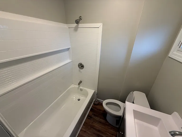 Walnut Ave — Photo 14