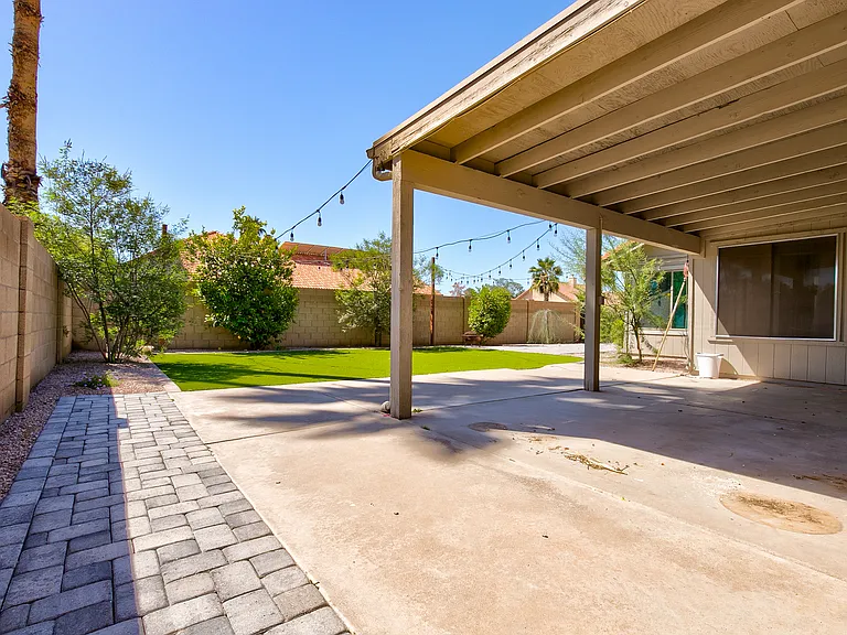 1945 E Velvet Dr — Photo 38
