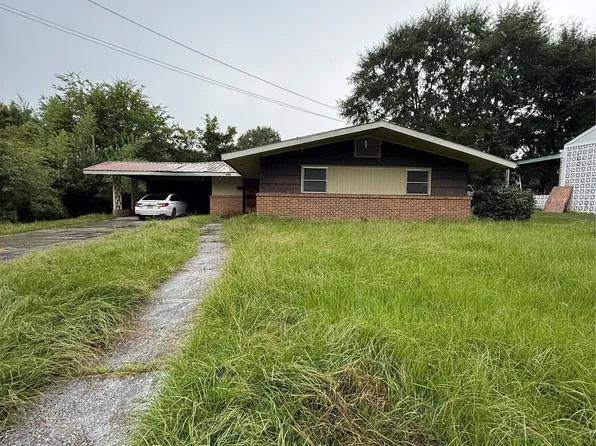 2806 Camellia St, Tuskegee Institute, AL 36088