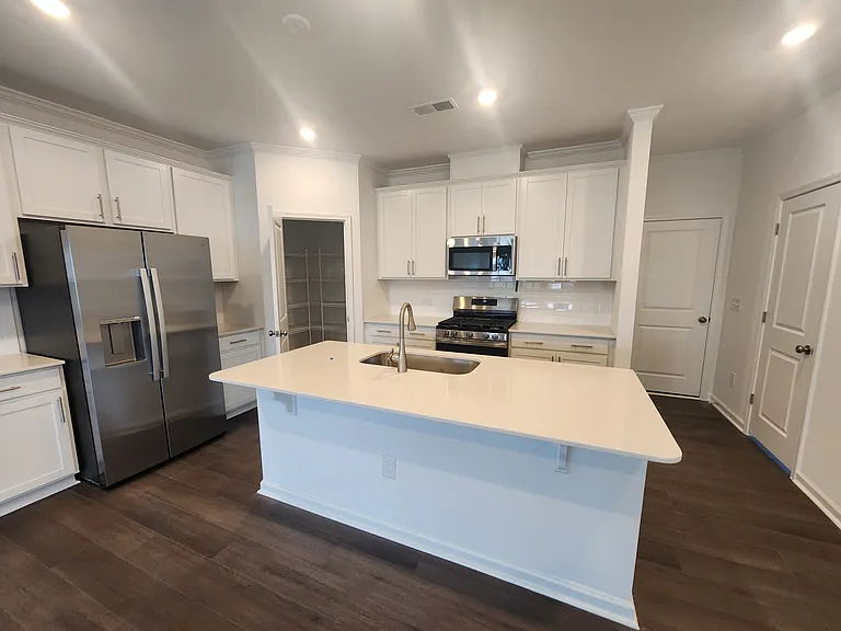 284 Marelli Dr — Photo 2