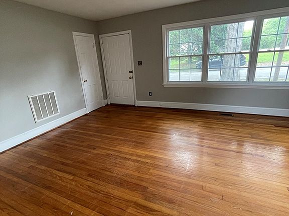 4th image of 1424 Washington Ave