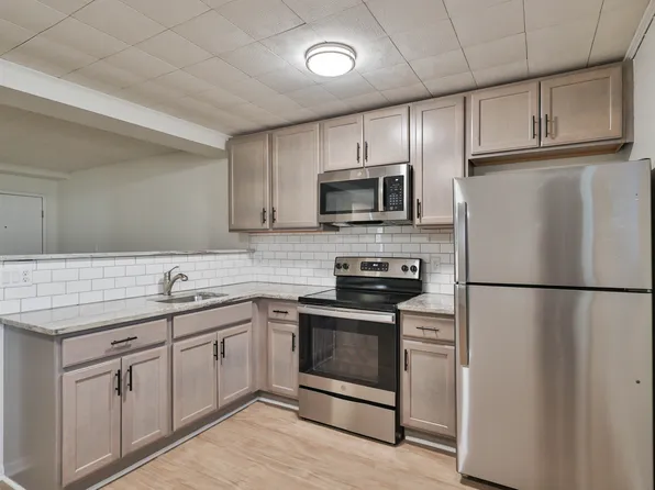 215 E High St APT D, Hellertown, PA 18055