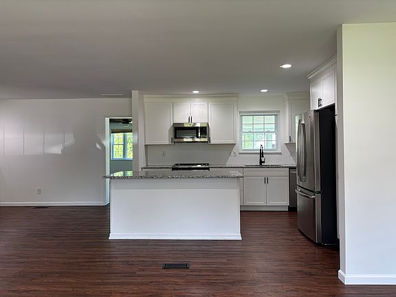 5th image of 565 Carthage Dr