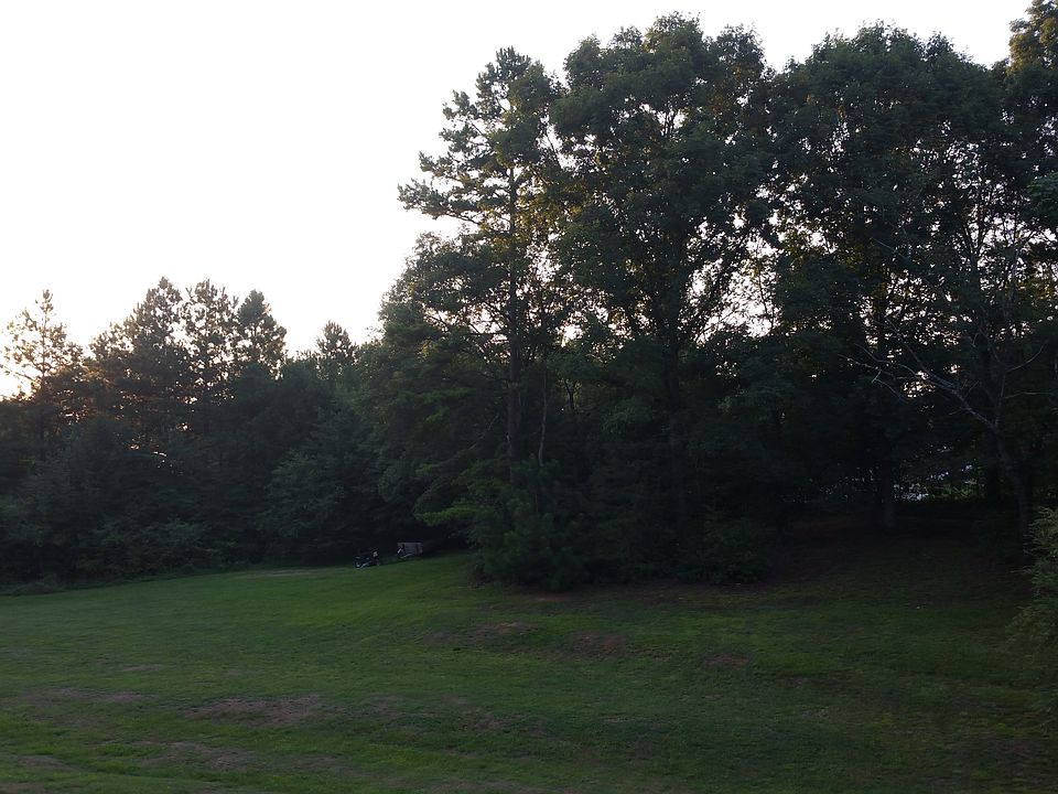 2nd image of 136 Pinecrest Rd SE