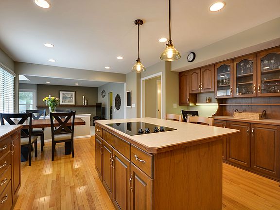 5th image of 1641 Queens Ct