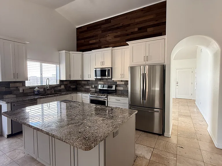678 N Sunway Dr — Photo 3